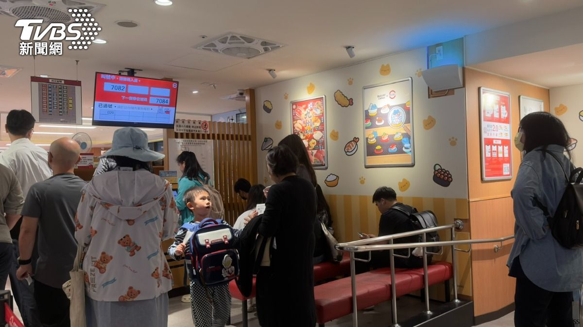 壽司郎公館店人潮曝。（圖／陳昫蓁攝）