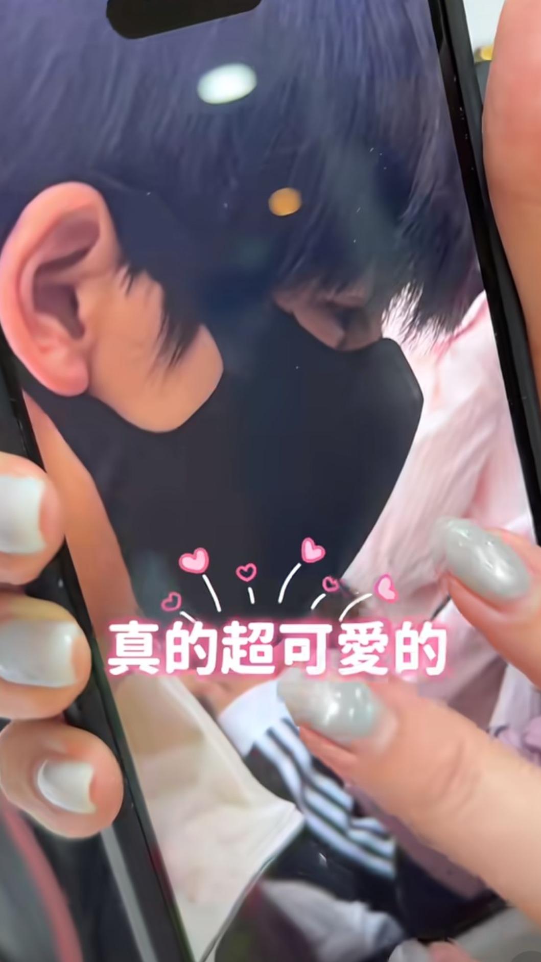 Amy近距離拍到張凌赫。(圖/翻攝自微博)