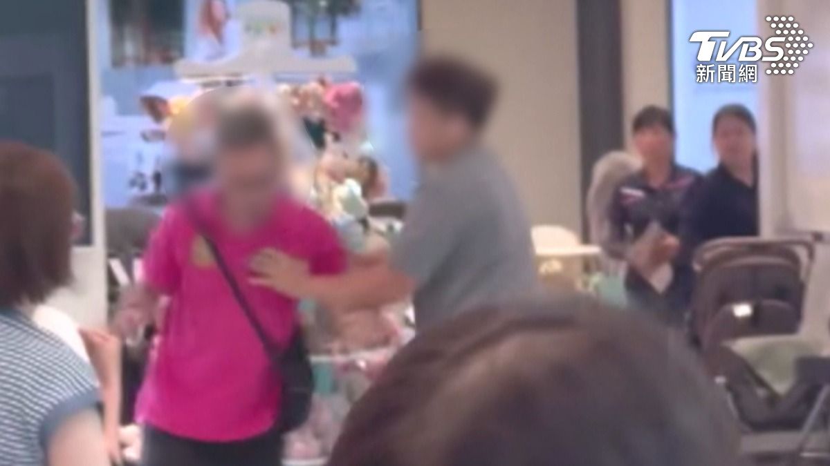影音/母親節最壞示範!夫約談離婚當眾毆妻 熱心男持「樂樂球棒」阻止。(圖/TVBS)