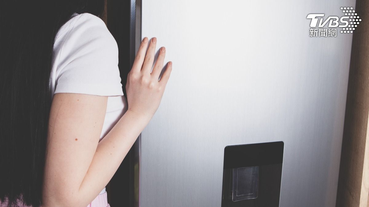 爛臭腐屍躺臥室!老翁日家中身亡 愛女「伴屍1週」報案驚吐1句