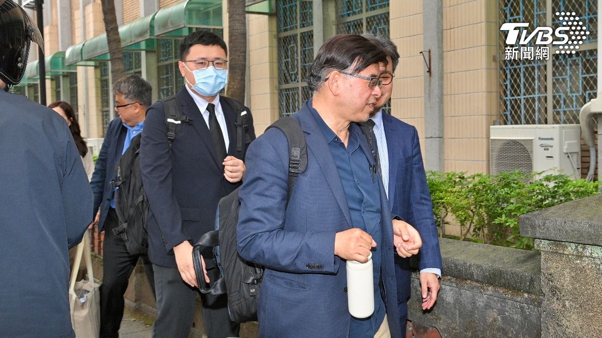 女毒蟲辯護律師團錢建榮、林俊宏、高烊輝。（圖／胡瑞麒攝）