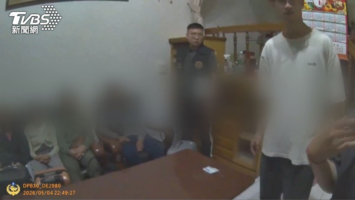 警追逾期移工!泰男「撞倒女友」獨自逃 情侶落網冏相逢。(圖/TVBS)