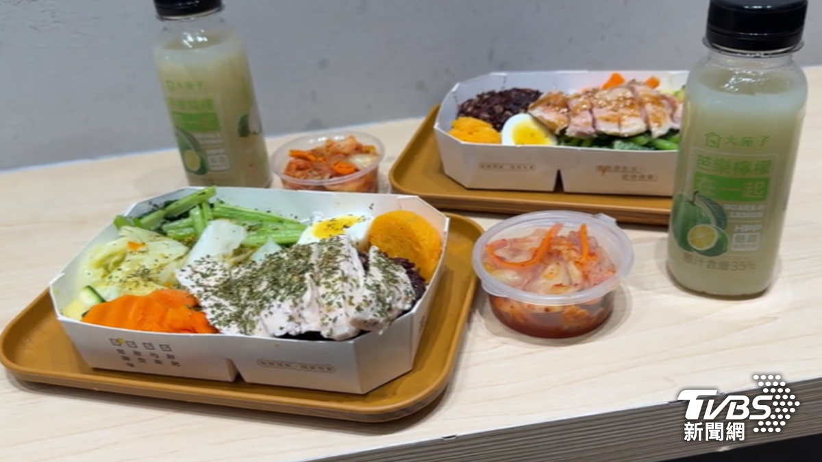 健康餐盒與飲料店合作,推出健康組合。(圖/TVBS)