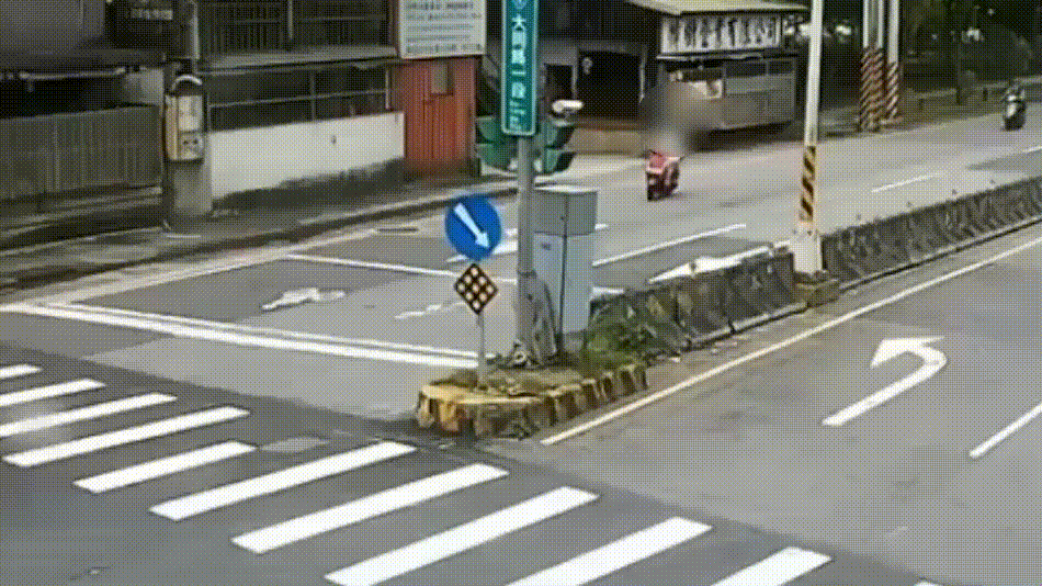 撞擊瞬間曝光。(圖/TVBS)