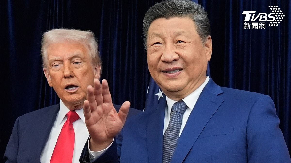 川習會預計週四舉行，川普出發北京前自曝，會跟習近平討論對臺軍售。（圖／達志影像美聯社）
