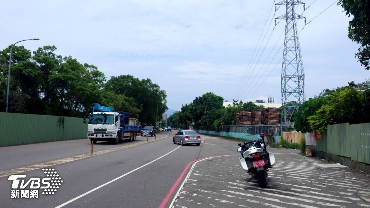 快訊/板橋7旬翁騎車自撞水泥護欄 傷重不治