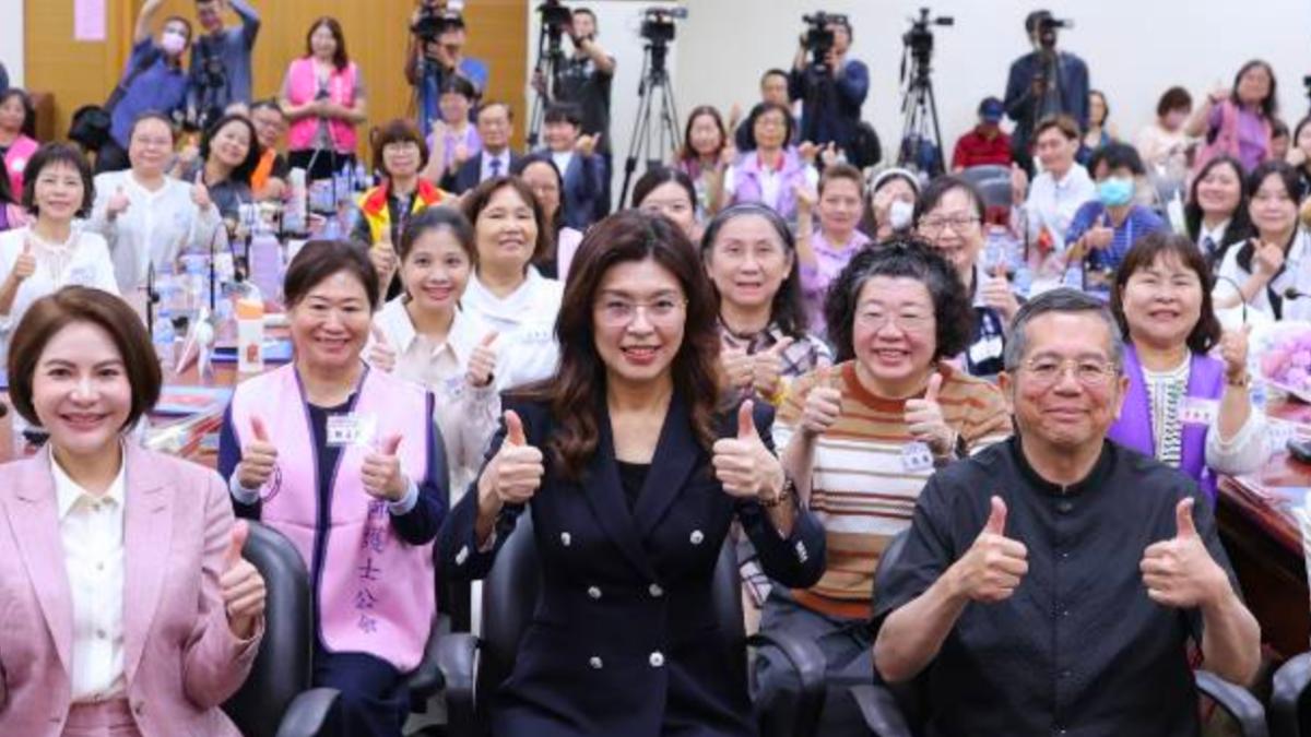 國民黨主席鄭麗文（中）。（圖／國民黨提供）