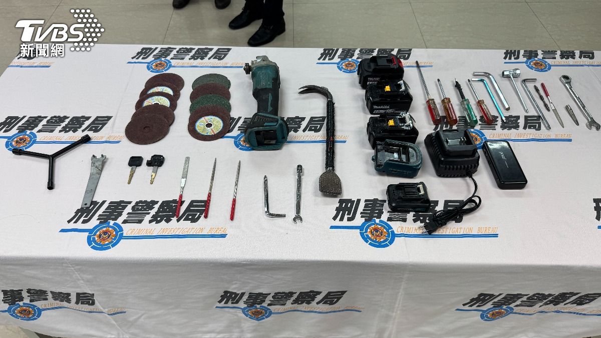 警方查扣犯案工具。(圖/TVBS)