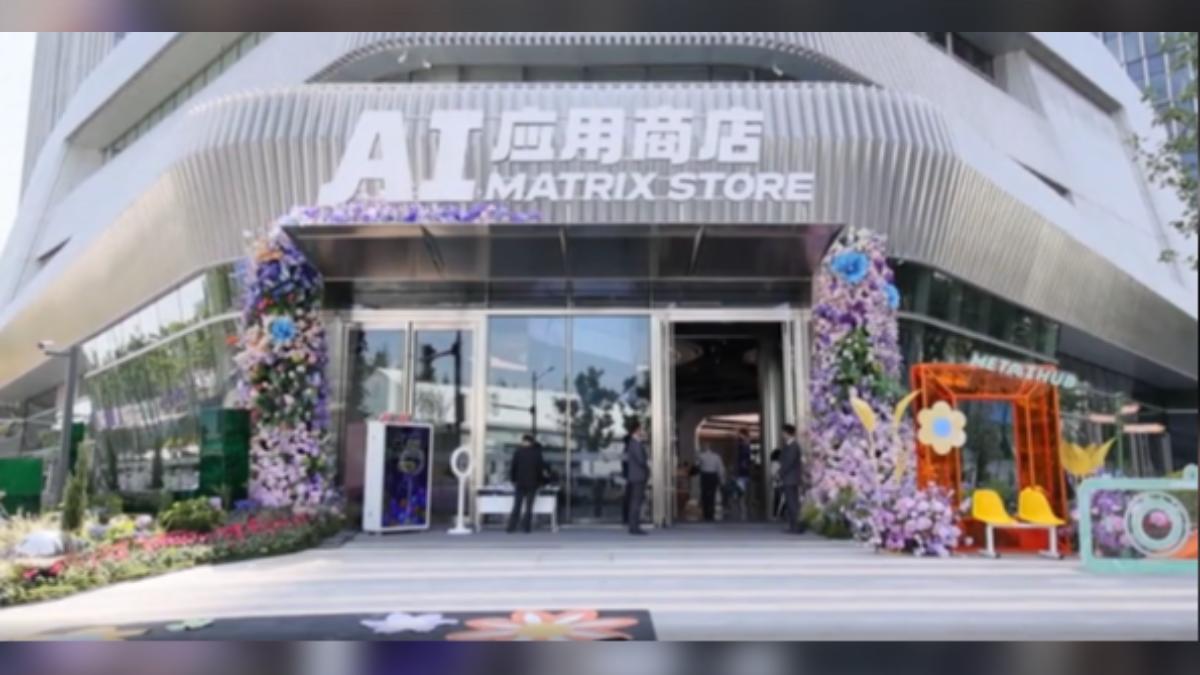 大陸上海第一家「AI應用賣場」開張,各種AI產品通通有,更貼近民眾生活。(圖/CCTV+)