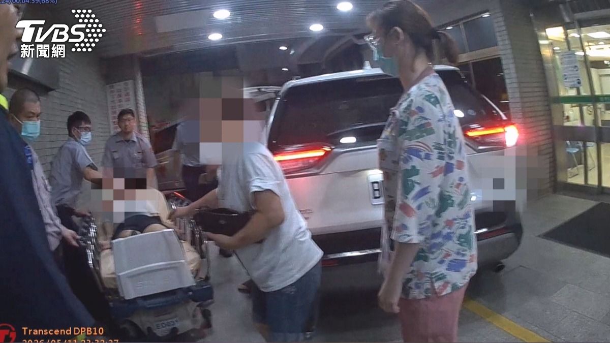 歲父載女闖紅燈 警秒變護送模式。(圖/TVBS)
