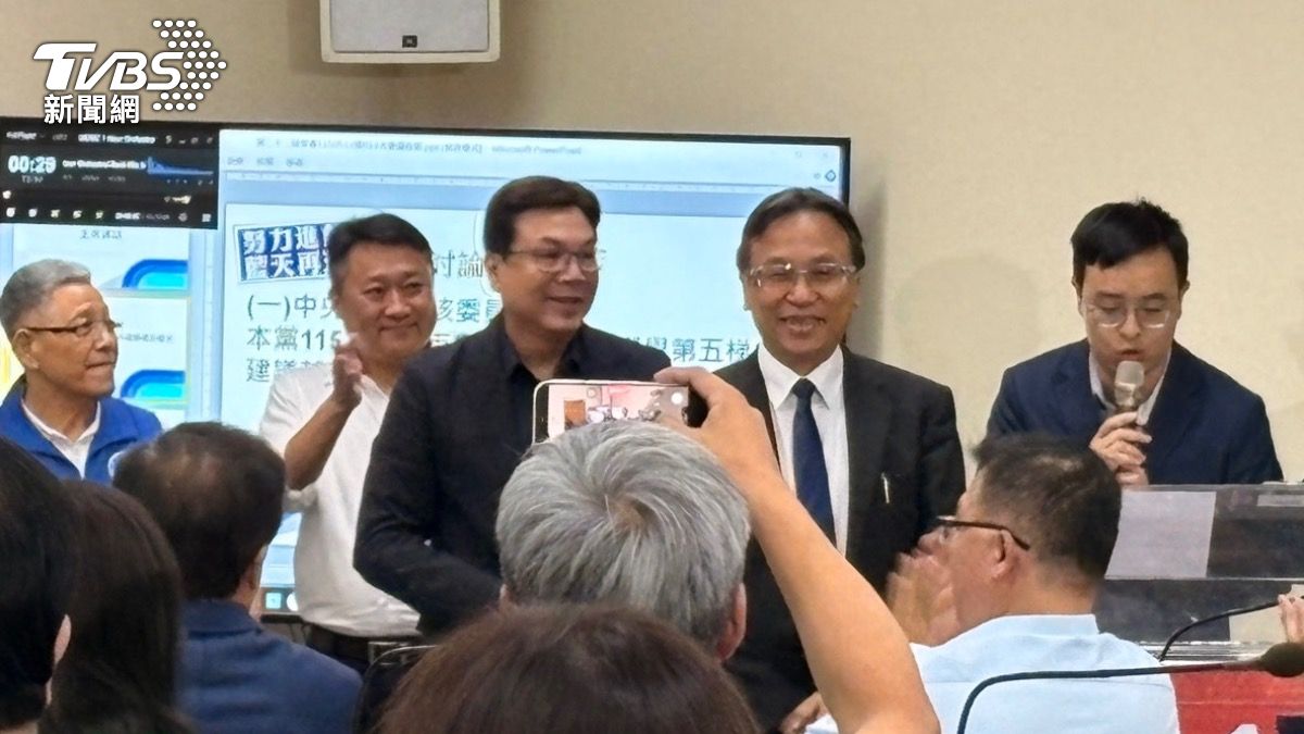 鄭麗文宣布了！徵召魏平政參選彰化縣長　劉和然現身常會力挺