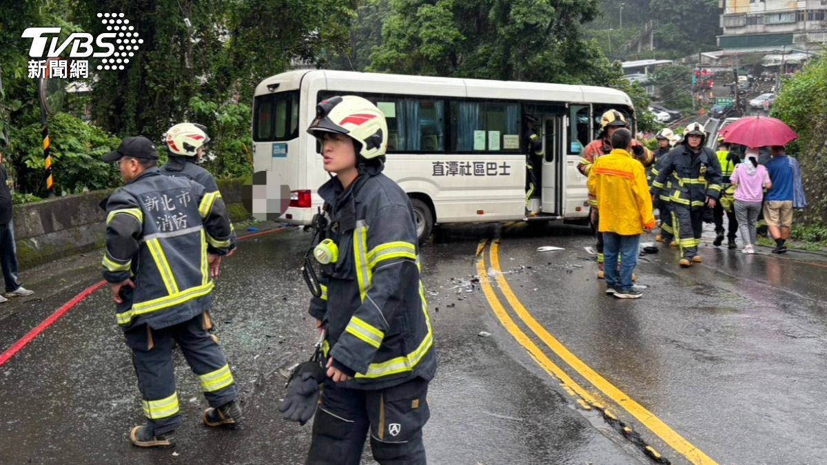 警消人員到場救援。（圖／TVBS）