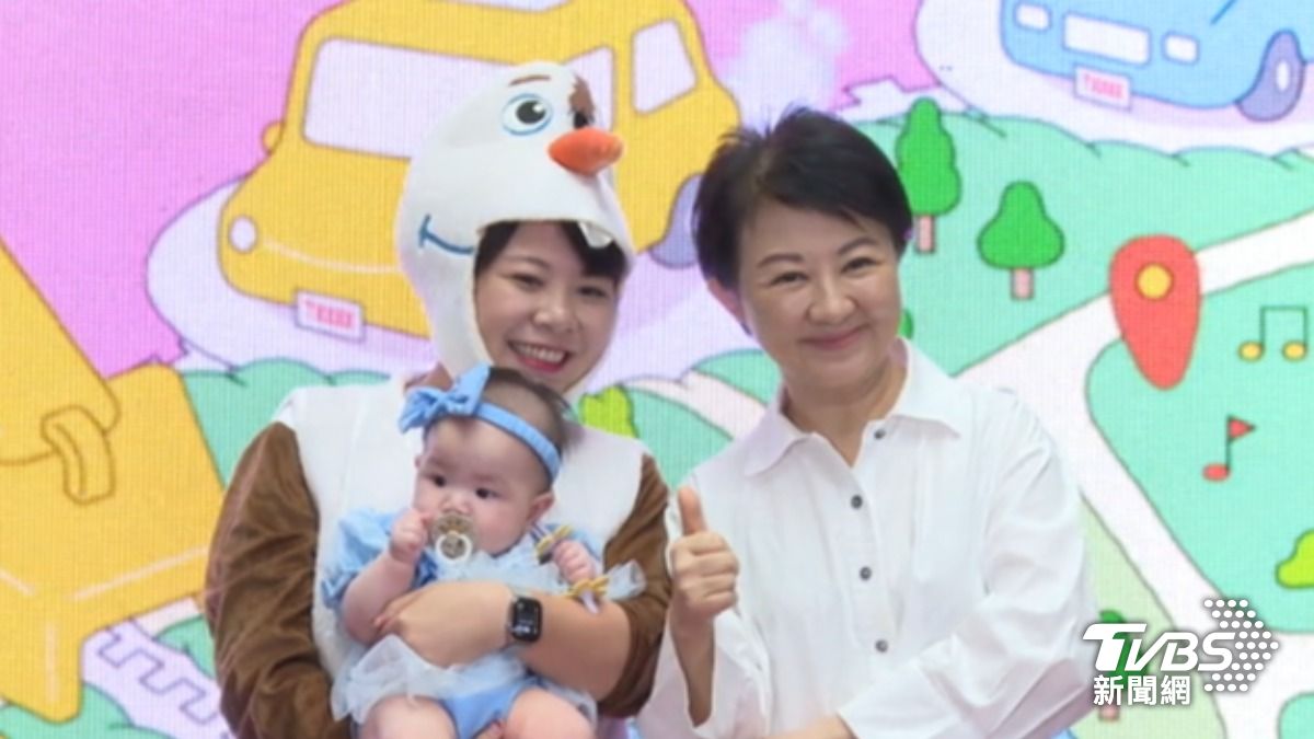 艾莎、胡迪寶寶走秀萌翻!好孕專車補助升級。(圖/TVBS)
