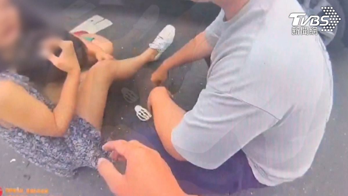 雲林警匪追逐戰！贓車逃10公里闖紅燈GG，撞上載童媽媽秒被逮。(圖／TVBS)
