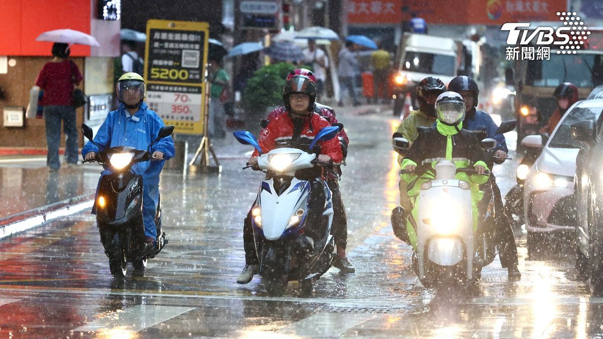 天氣／暴雨轟炸！第3波梅雨鋒面發威　今晚到明天全台灌雨