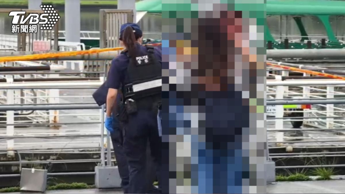 文化大學男大生家屬接獲噩耗,情緒潰堤相擁痛哭。(圖/陳冠宇攝)
