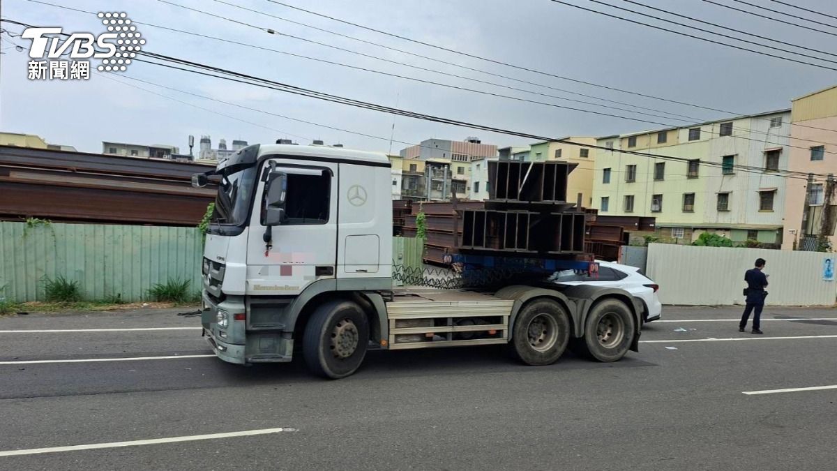 曳引車當時準備倒車出去停放。(圖/TVBS)