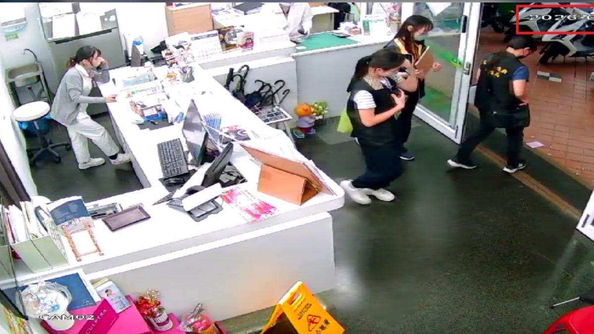 有女員工遭包圍引發恐慌。(圖/翻攝自臉書藝群醫學美容集團)