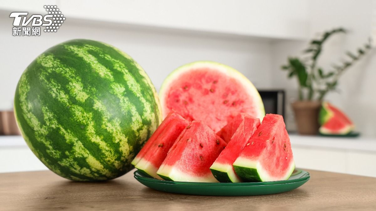 吃西瓜進ICU!7旬翁突喘不過氣「肺一片白」 醫示警1族群小心