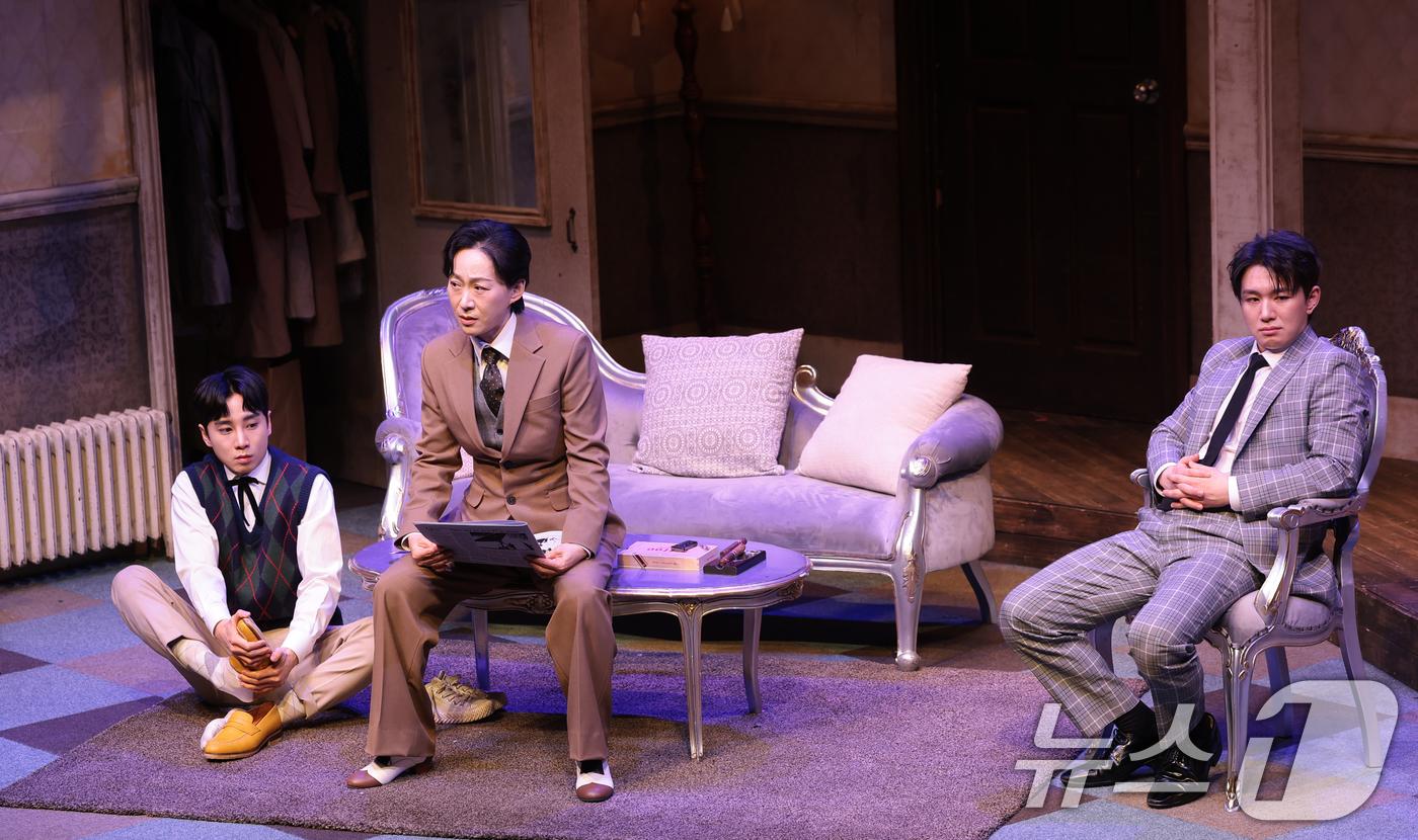 禹賢珠(中)活躍於舞台劇圈,最近作品《孤兒》也跟文瑾瑩合作。(圖/news1提供)