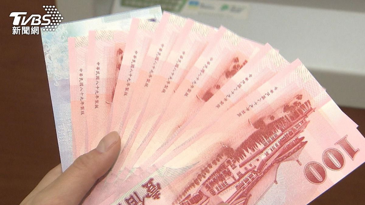 台灣人愛整理鈔票,背後藏省錢心理學。(圖/TVBS)