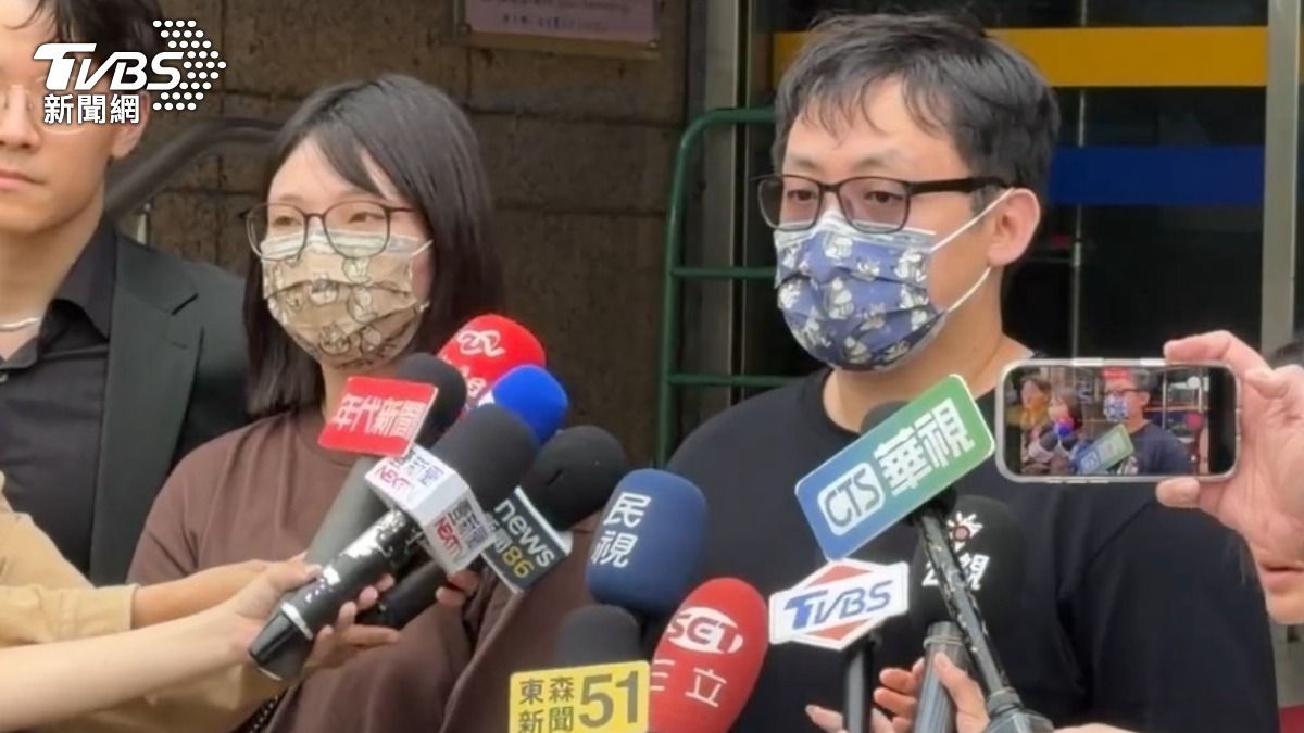 家屬痛心表示原以為能盼來奇蹟發生。(圖/蔡明勳攝)