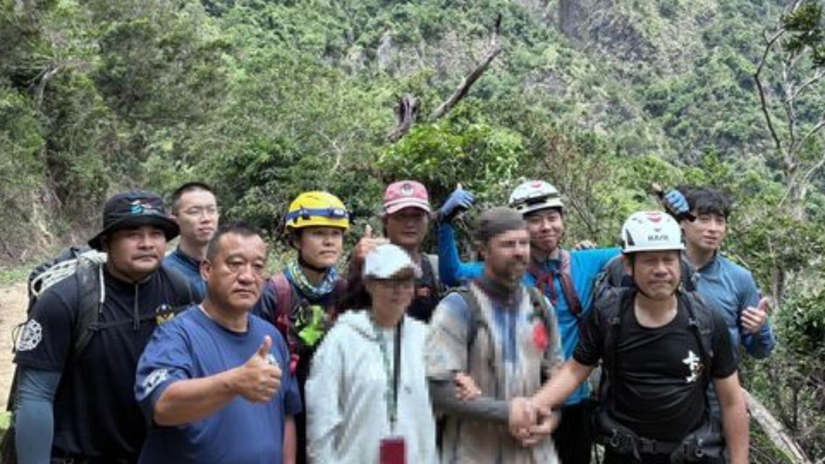 受困台東深山7天沒鞋沒食物 澳洲男奇蹟獲救淚謝搜救人員