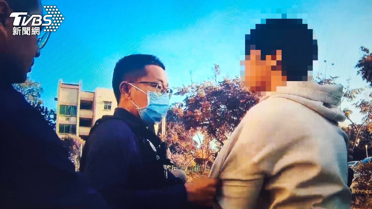 18歲蒙面男「校園追砍」女大生 被認出是老同學辯:只是試刀