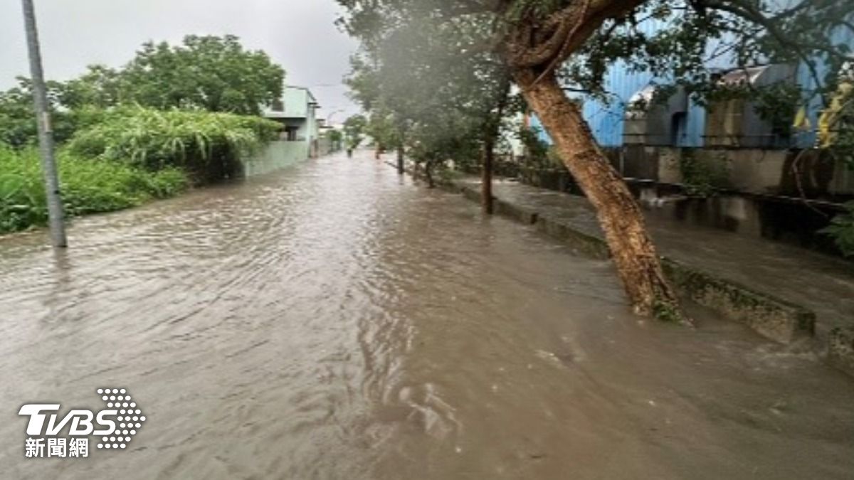 北大特區過去只要下暴雨,就會淹成一片,長期以來成為居民一大痛點。(圖/TVBS)