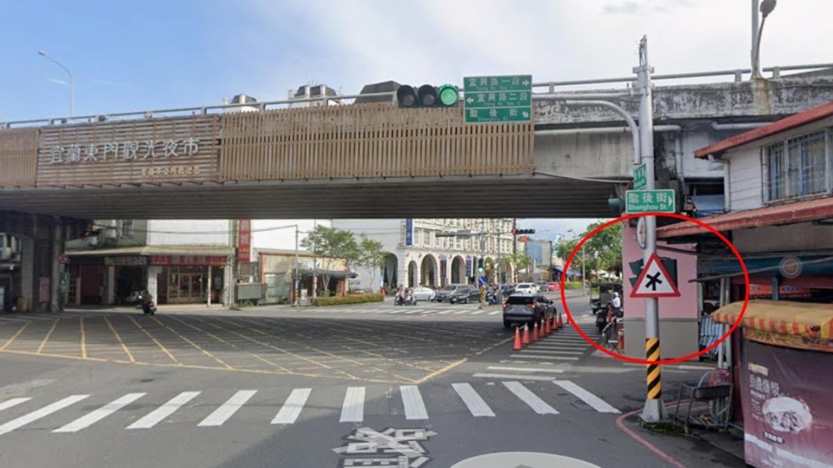路口驚見「大」字標誌!路人沒見過傻了:什麼意思
