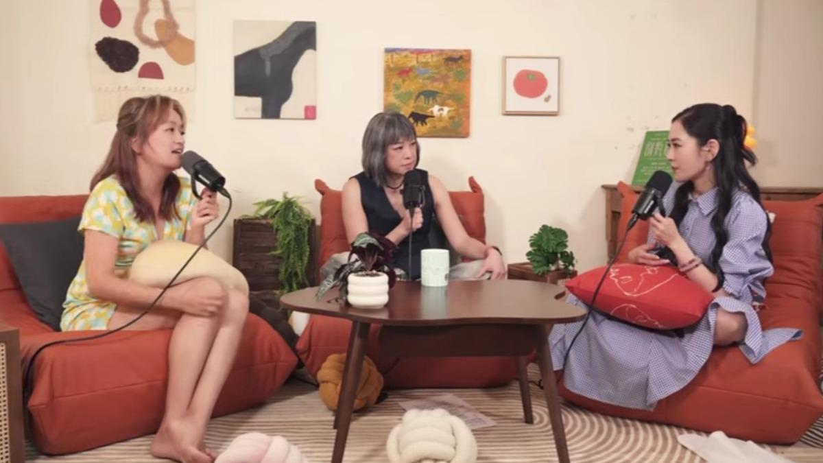 楊千霈(右起)和范琪斐、凱莉分享離婚內幕。(圖/翻攝自范琪斐的美國時間YouTube)