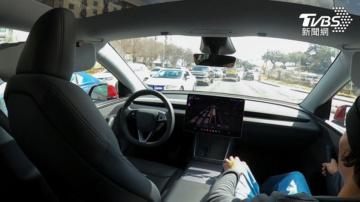 特斯拉旗下Robotaxi擴大上路,沒想到卻接連傳出等候時間太長、迷路、超速等問題。(圖/達志影像路透社)