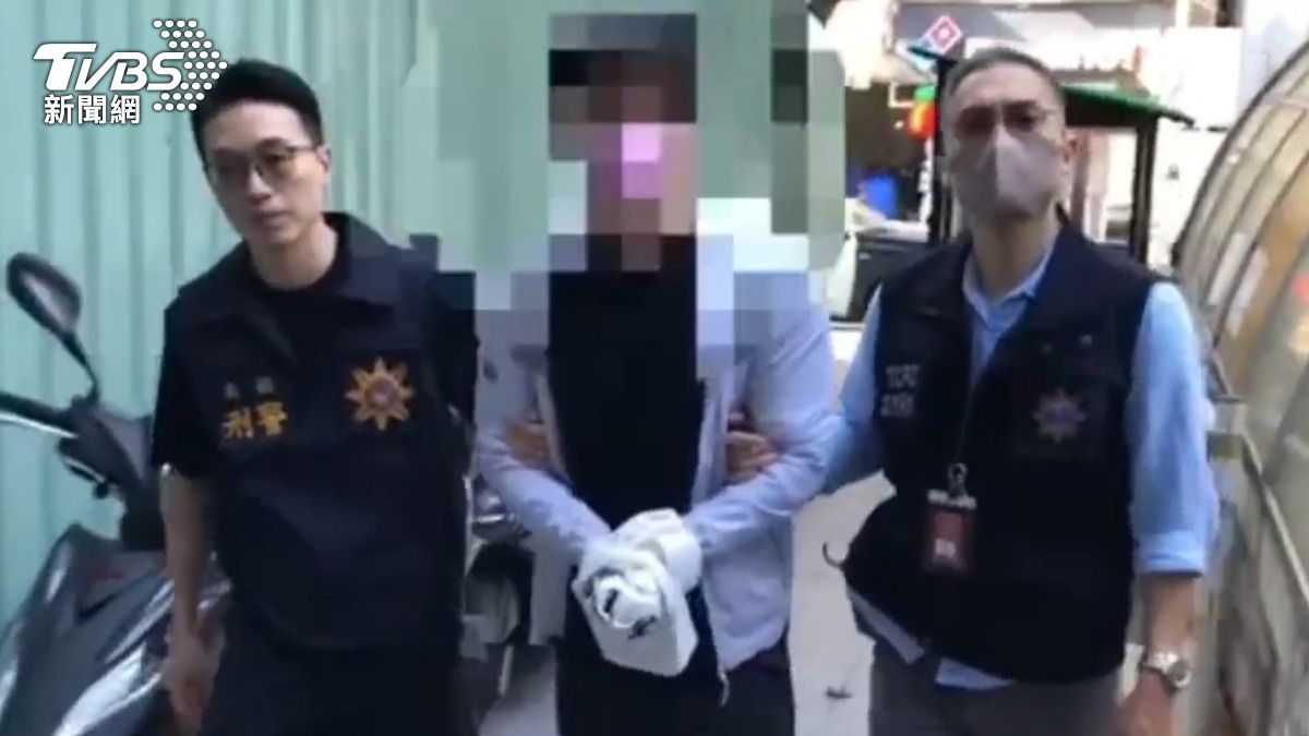 孫安佐遭警方上銬。（圖／TVBS）