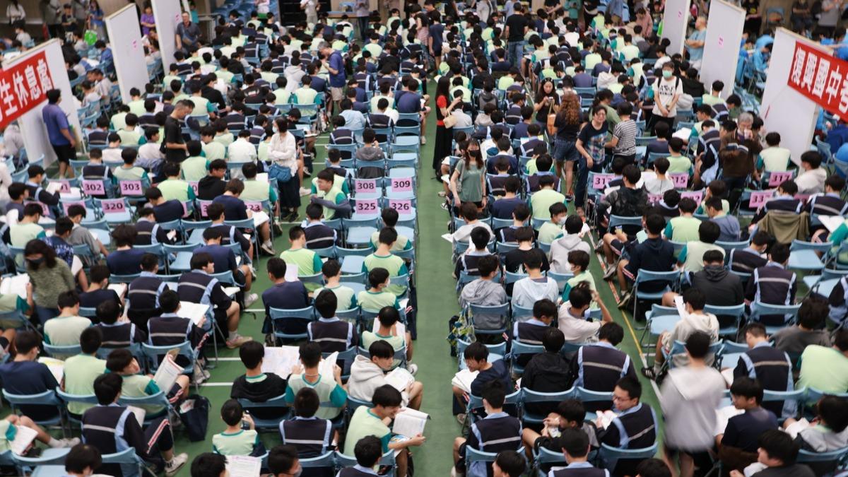 國中會考／數學科難易適中、考題生活化「全國用電量」入題