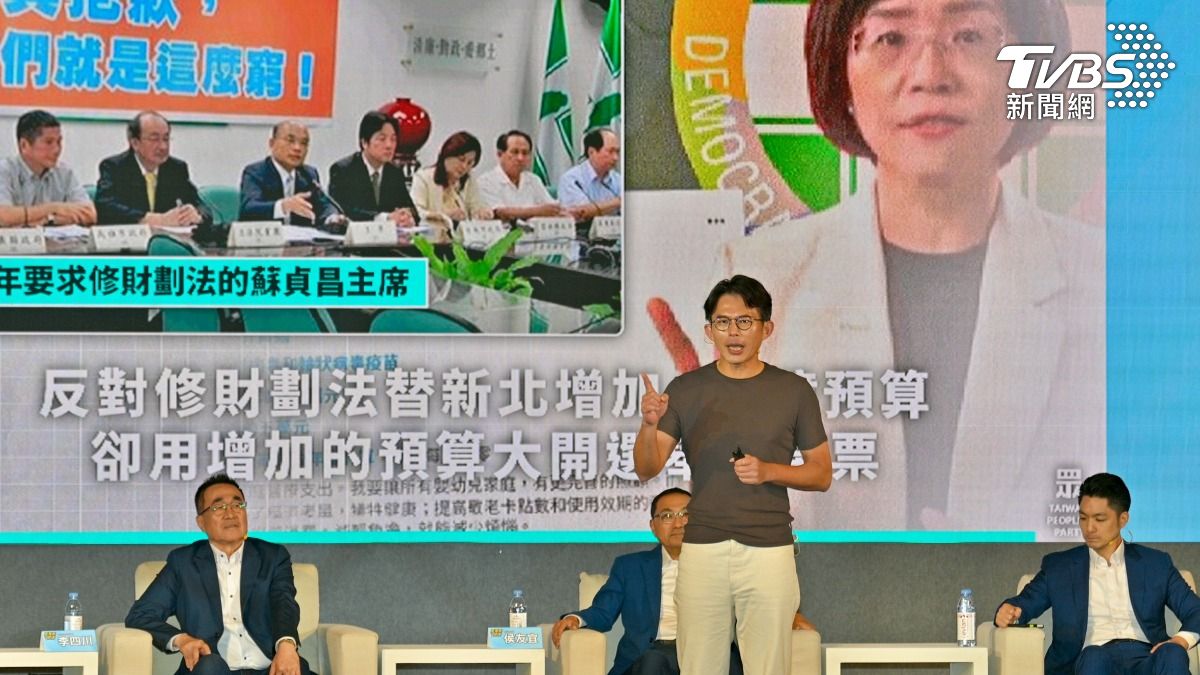 黃國昌以神秘嘉賓現身力挺李四川。(圖/胡瑞麒攝)