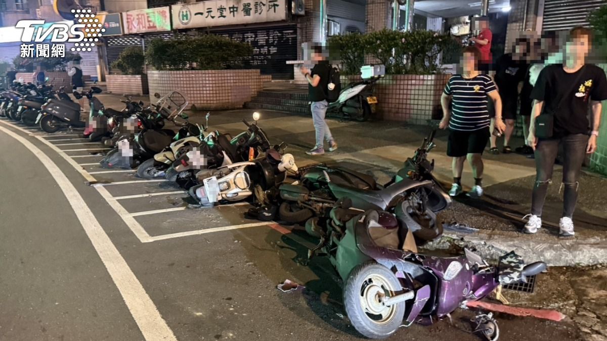 民眾聽見聲響外出查看。(圖/TVBS)