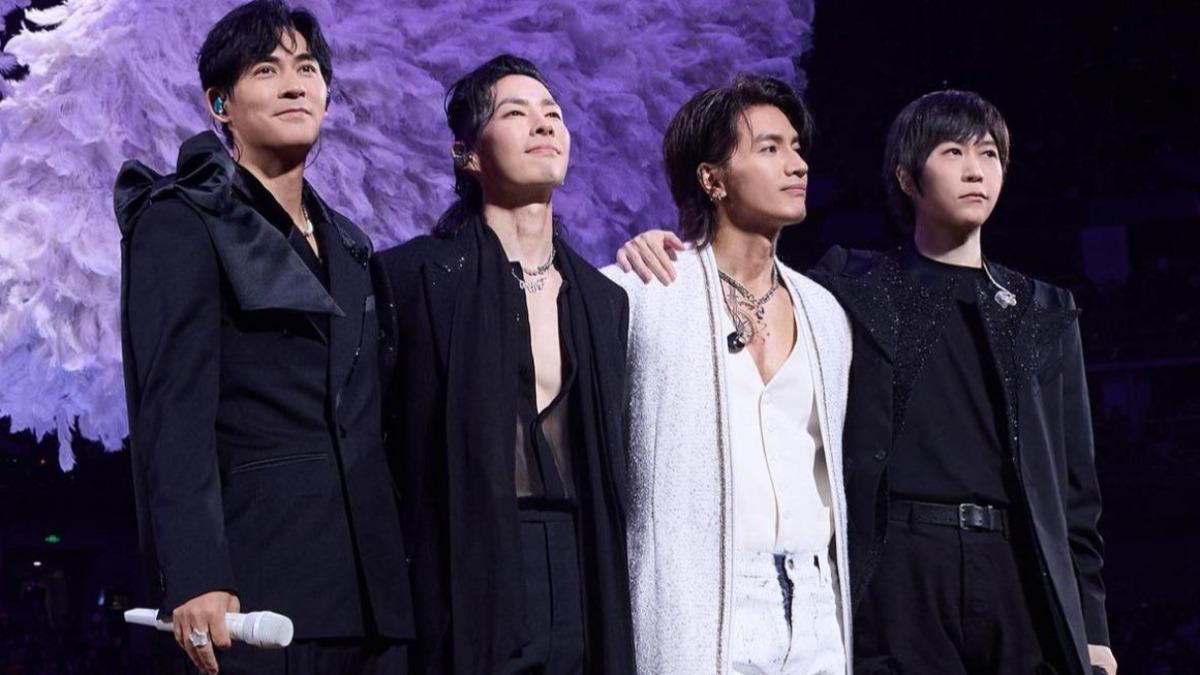 阿信(右)陪伴F3舉辦巡演。(圖/相信音樂提供)