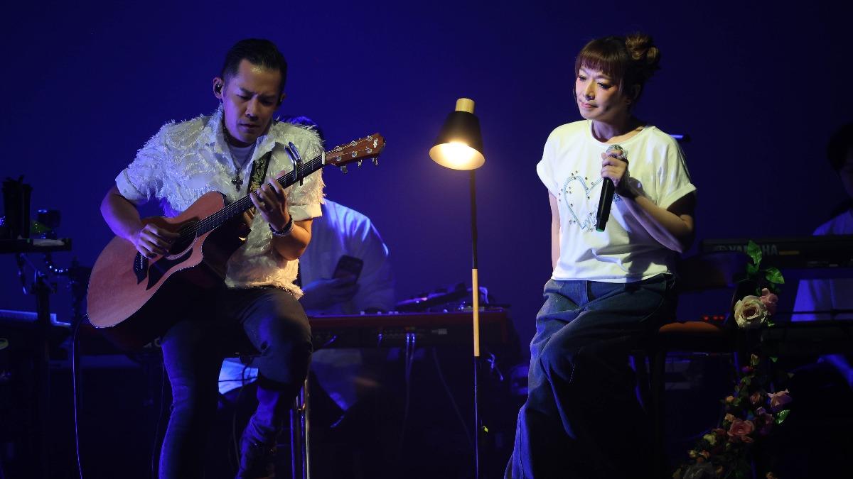 趙詠華透過音樂懷念已逝音樂人屠穎。(圖/寬宏藝術提供)