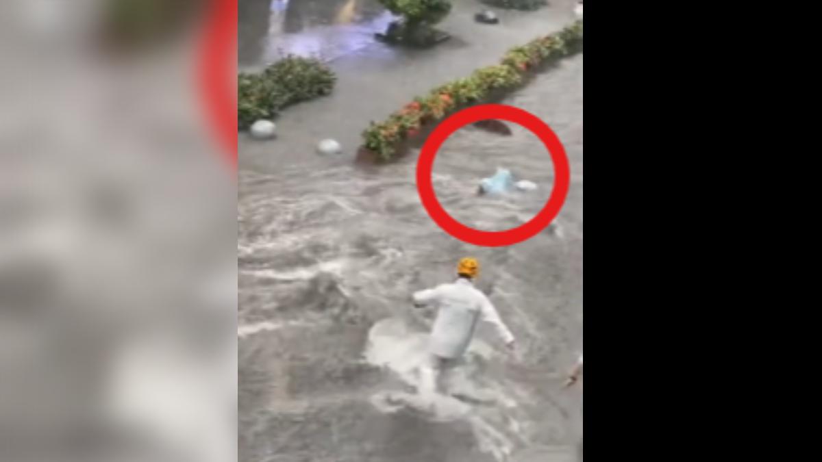 廣州有小學生差點被暴雨積淹的水流沖走,幸好被好幾名外送員及時救援。(圖/網路)