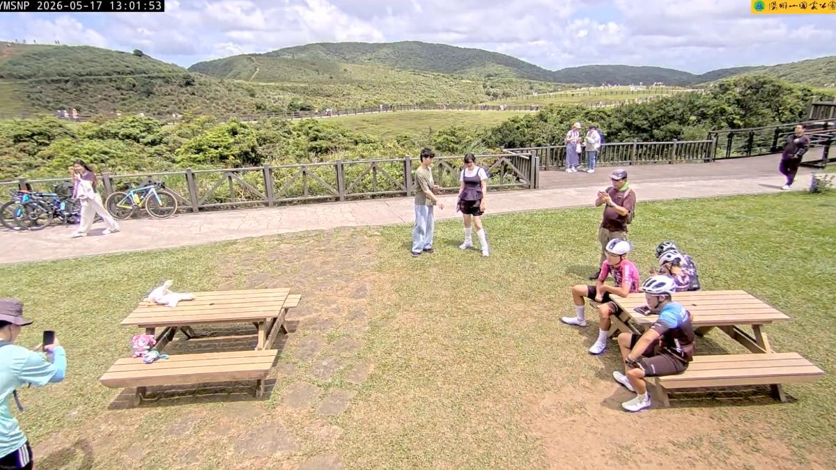 遊客看到這一幕狂拍。（圖／翻攝陽明山國家公園管理處INFO）