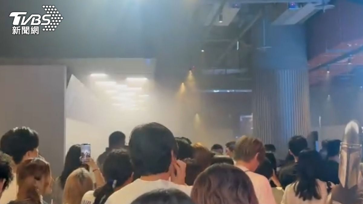 南港lalaport威秀冒白煙！民眾電影看一半被趕：消防警報都沒響