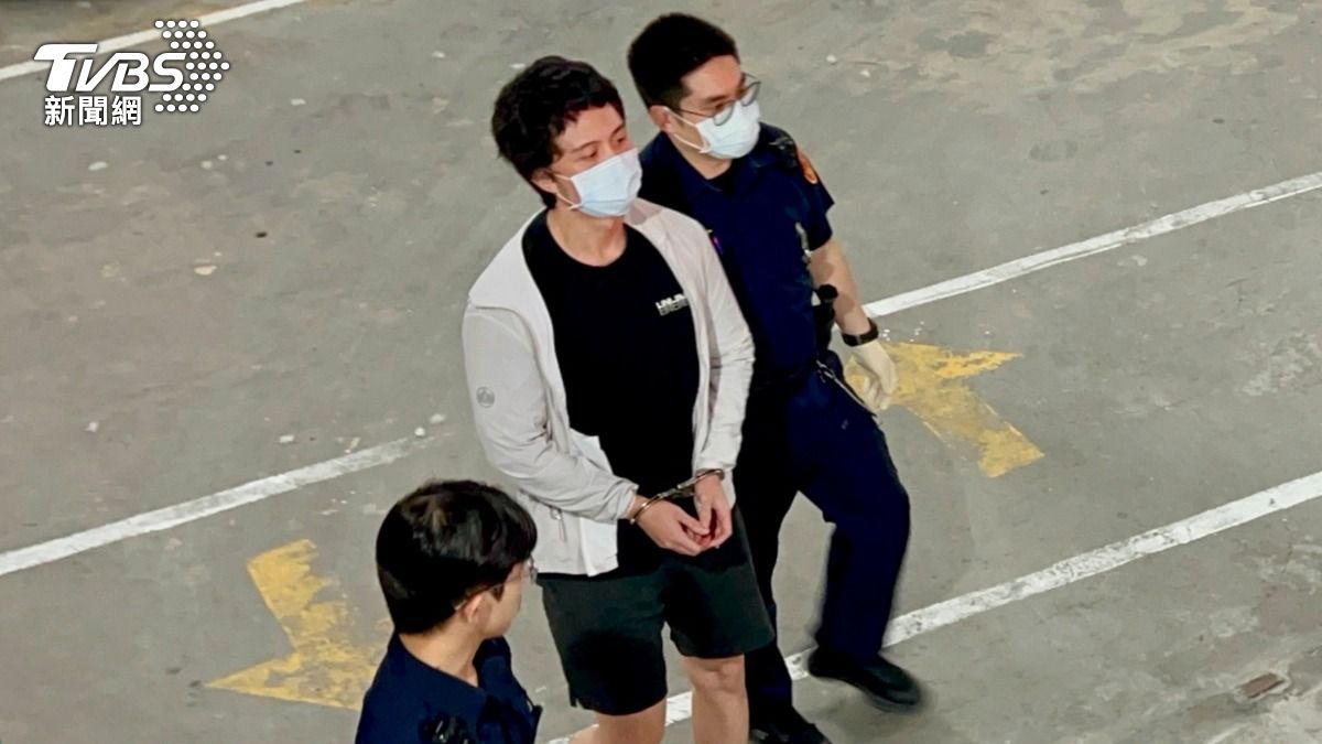 法警將孫安佐送還檢方。（圖／胡瑞麒攝）