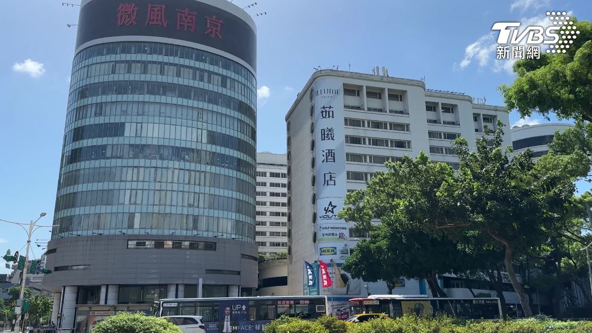 預估明年環亞大樓都更，包含微風南京、茹曦酒店未來經營走向，引發討論。（圖／TVBS）