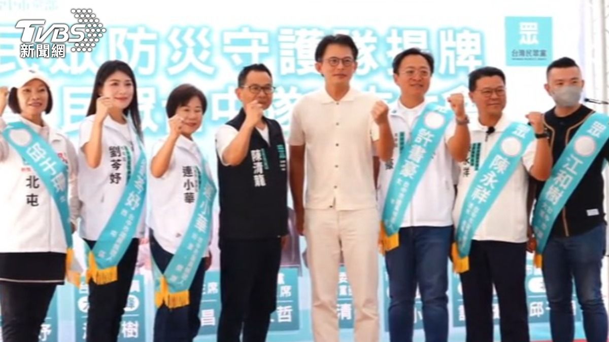 黃國昌正式宣布「民眾台中隊」成軍,現場氣氛熱絡卻不見楊寶楨身影。(圖/TVBS)