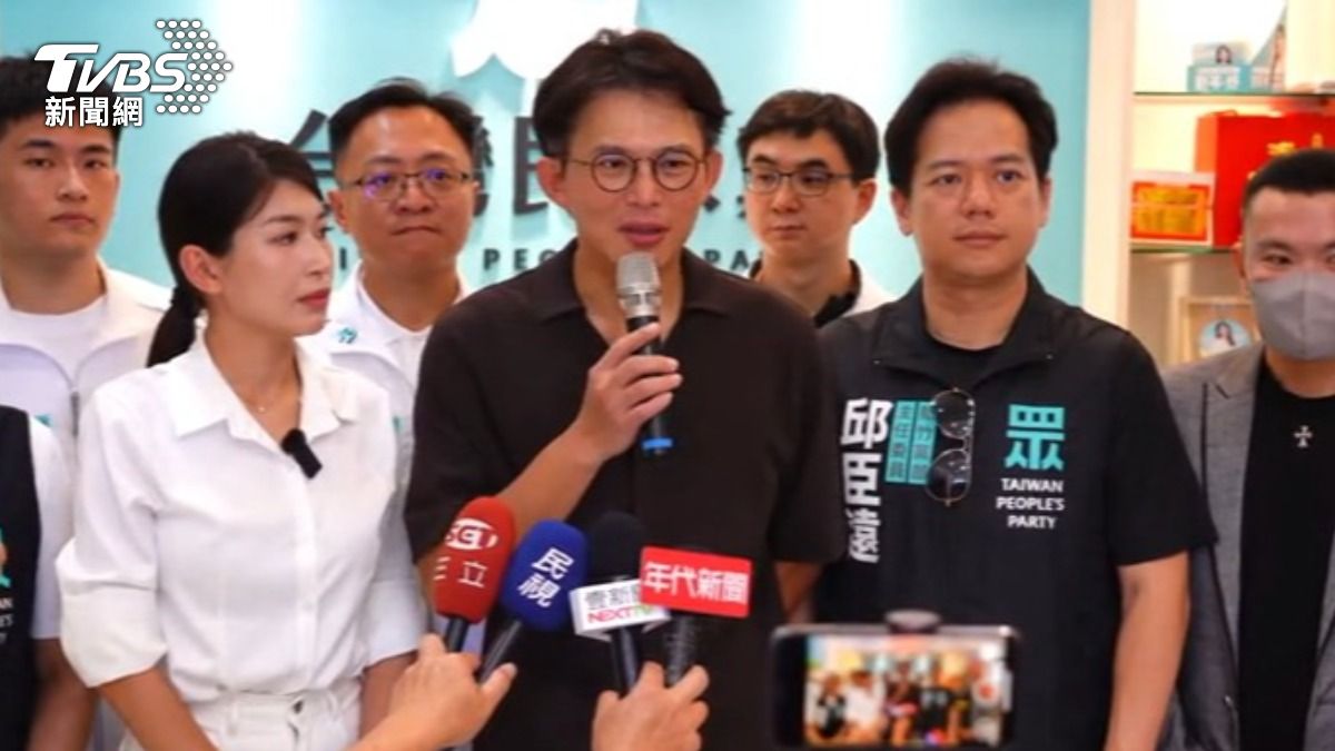 面對楊寶楨的種種爭議,黃國昌在受訪時冷處理,強調今日女主角是劉芩妤。(圖/TVBS)