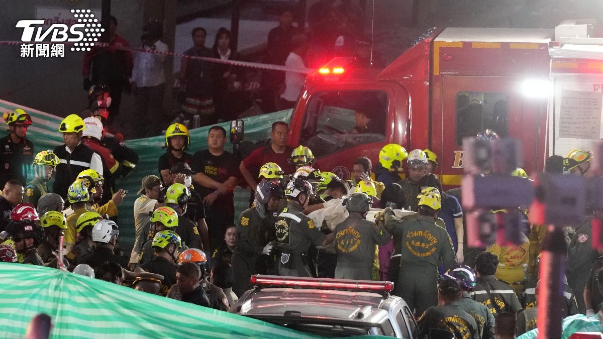 奪命平交道！曼谷火車撞巴士8死　泰媒怒轟「設計缺陷」