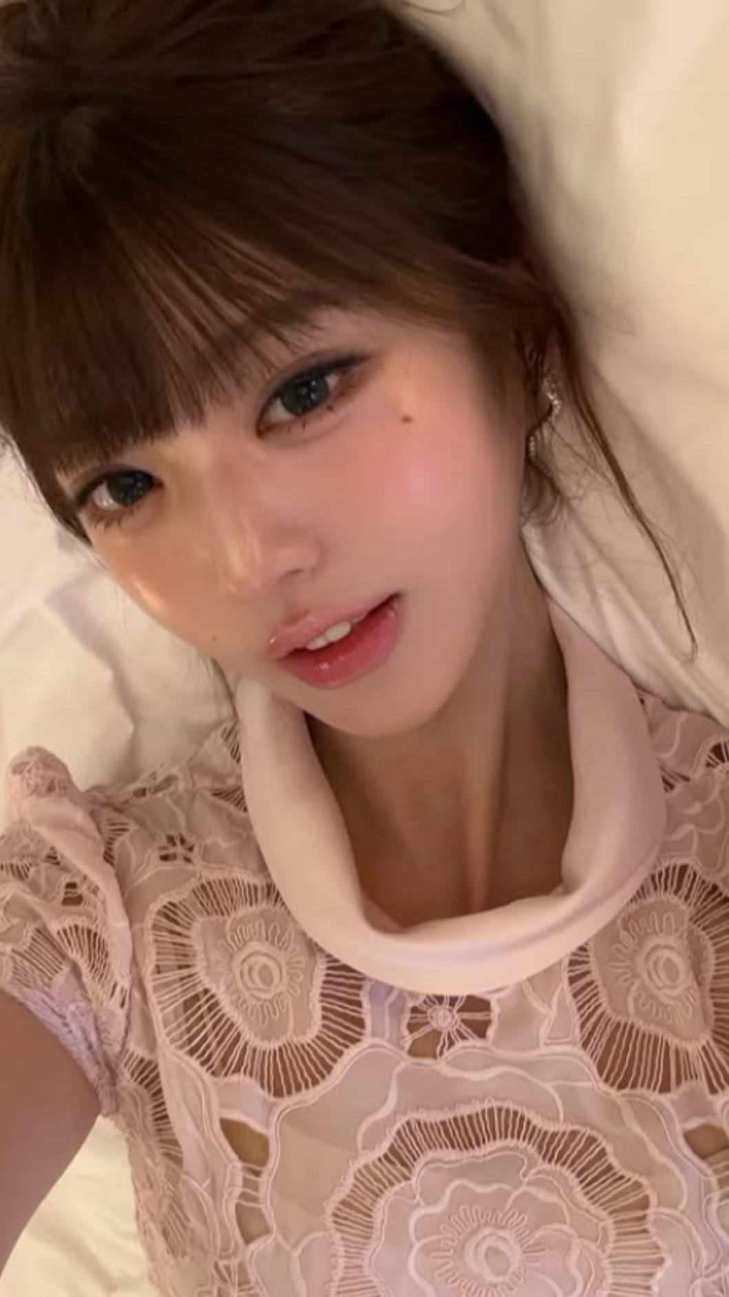 減齡化妝重點:高位腮紅更顯嫩。(圖/翻攝自IG@for_everyoung10)