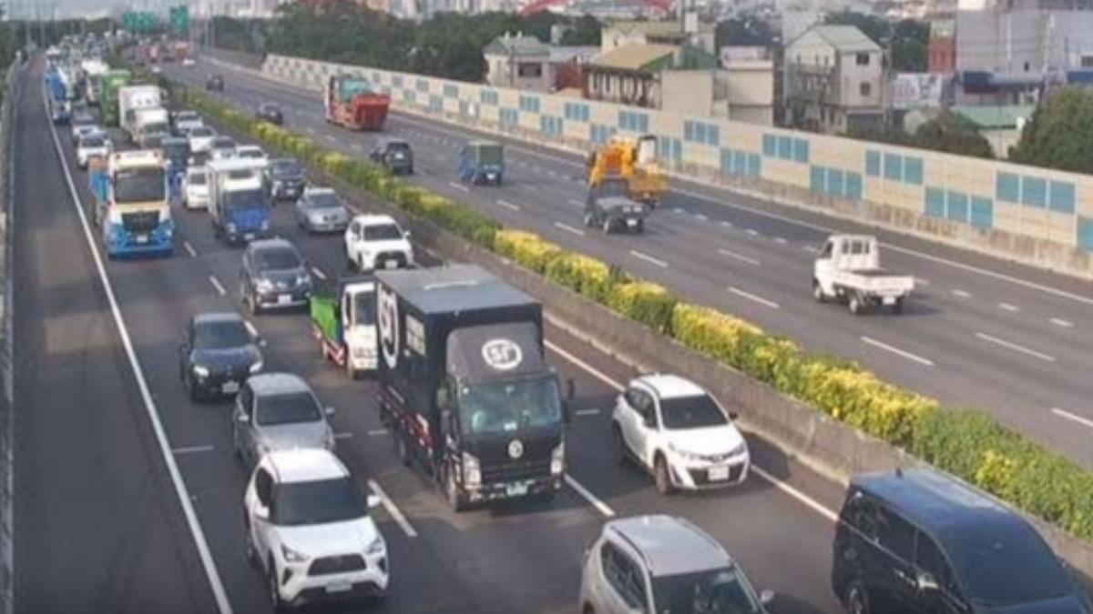 車流壅塞回堵。(圖/國道即時路況)