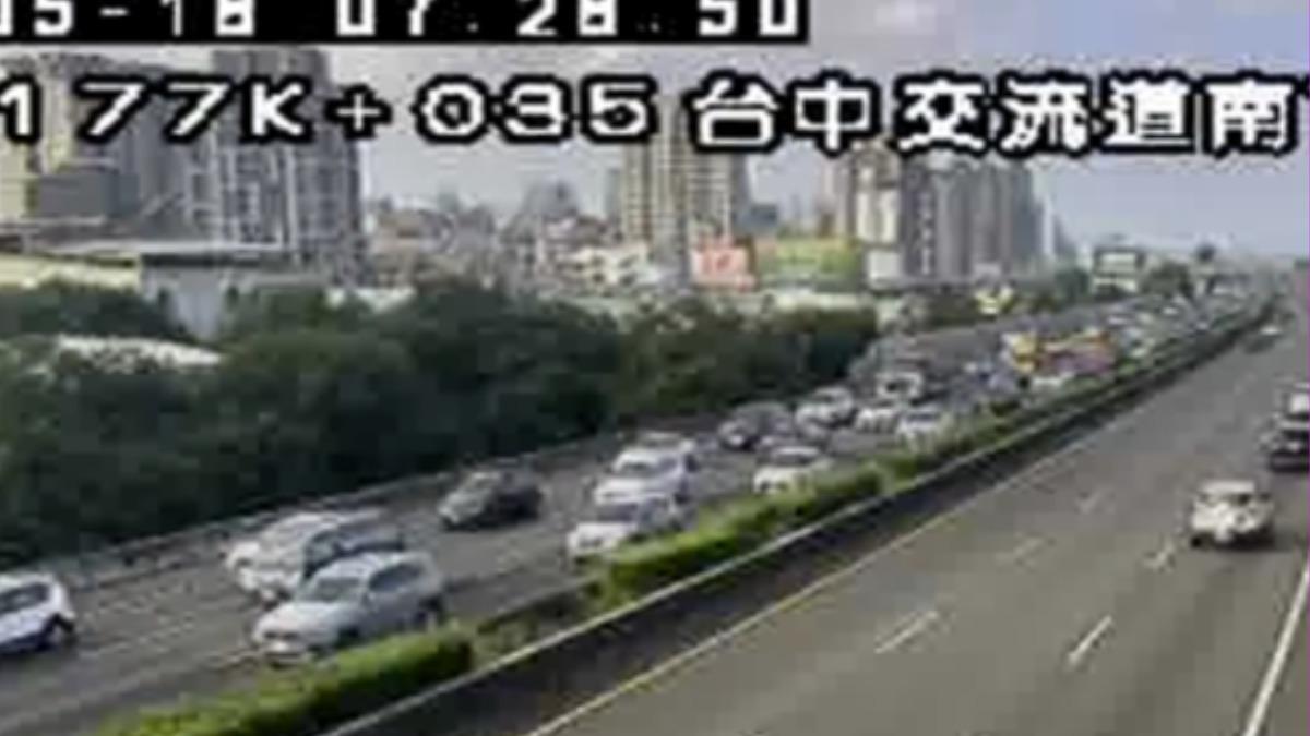 用路人建議提早改道。(圖/國道即時路況)
