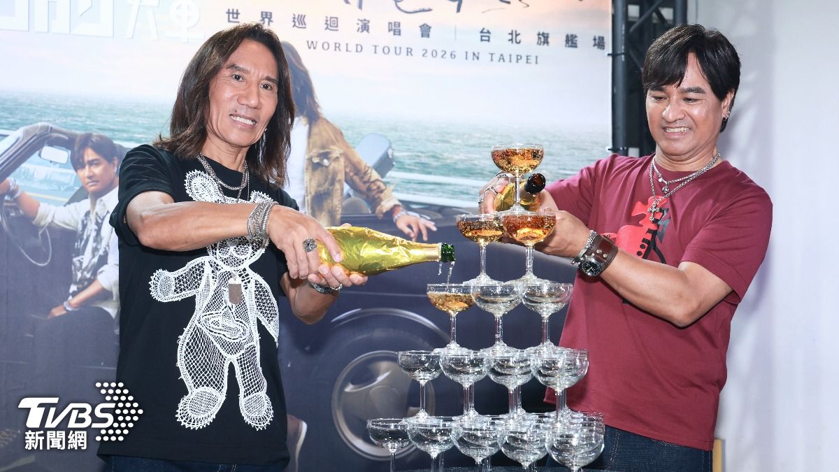 顏志琳(左)和尤秋興開心慶功。(圖/趙世平攝)